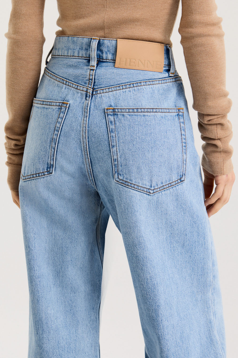 Valentina Petite Jean – Henne